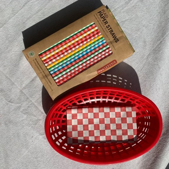 Plaid Paper straws & 4 red baskets w liners NWOT - Picture 8 of 8